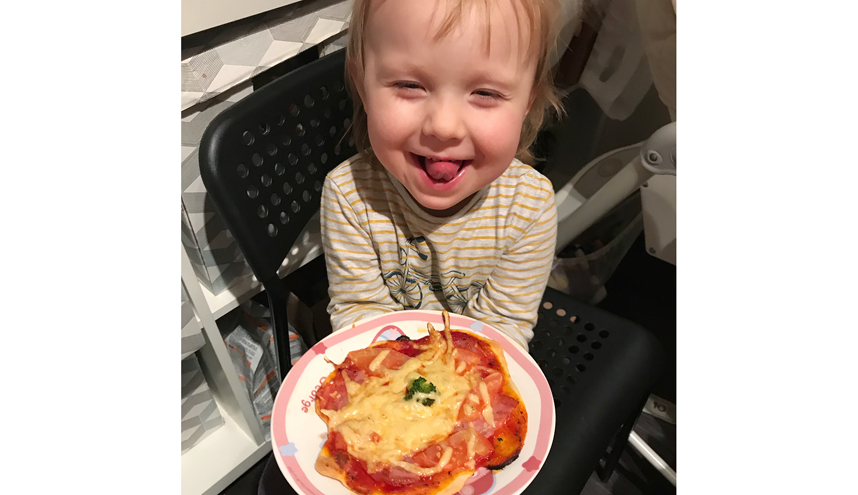 Пицца с колбасой, брокколи и сыром. Фото instagram.com/bella_donnna