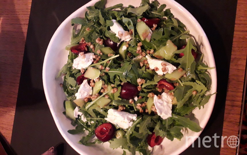 Козий сыр с ревенем и черешней. Фото Мария Позина, "Metro"