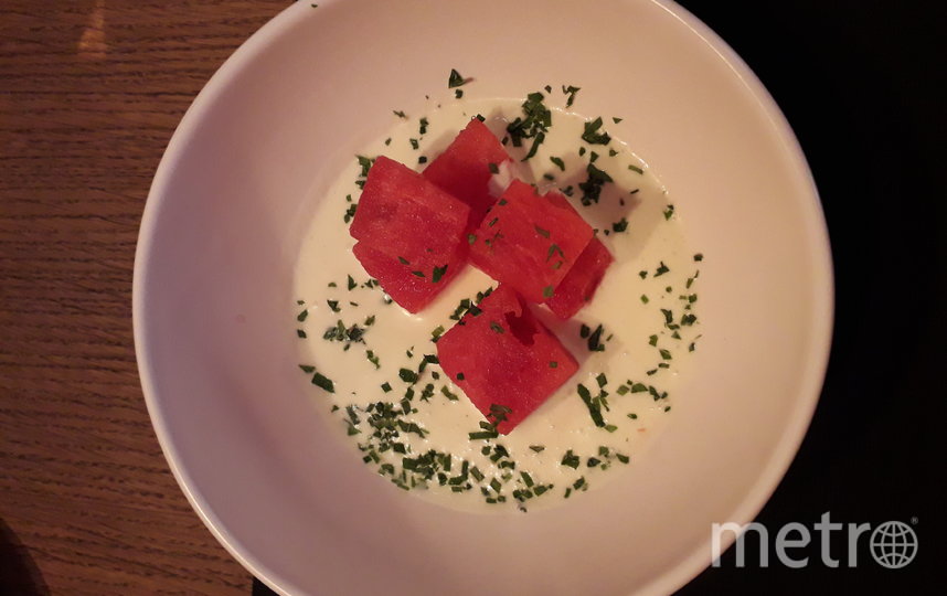 Маринованный арбуз с соусом из кокоса. Фото Мария Позина, "Metro"