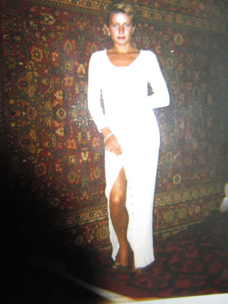 Это платье досталось мне от певицы Раисы Сад Шах.Мы с ней были соседями. Фото Света