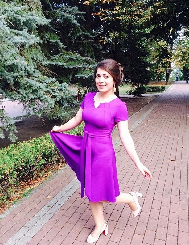 Это платье было подарено моей тётей и в нем я встретила своего жениха. Я очень люблю это платье))).