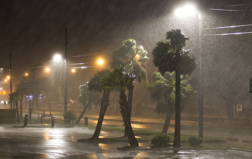 Жители Нового Орлеана готовятся к удару стихии. Фото AFP
