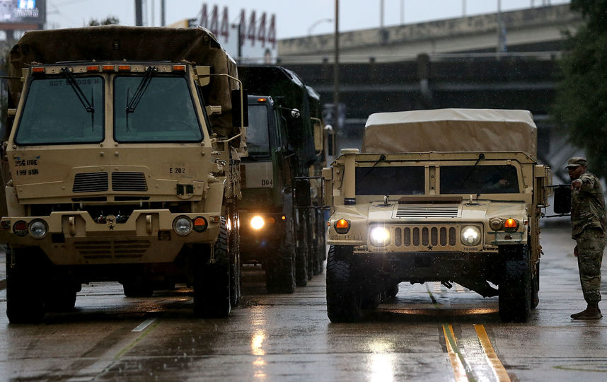 Жители Нового Орлеана готовятся к удару стихии. Фото AFP
