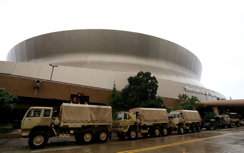 Жители Нового Орлеана готовятся к удару стихии. Фото AFP