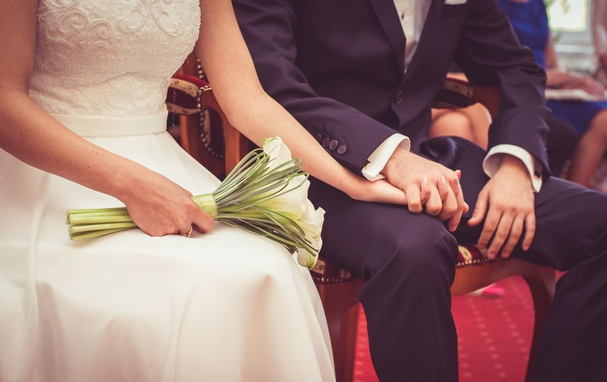 Опрос показал, как россияне относятся к теме брака