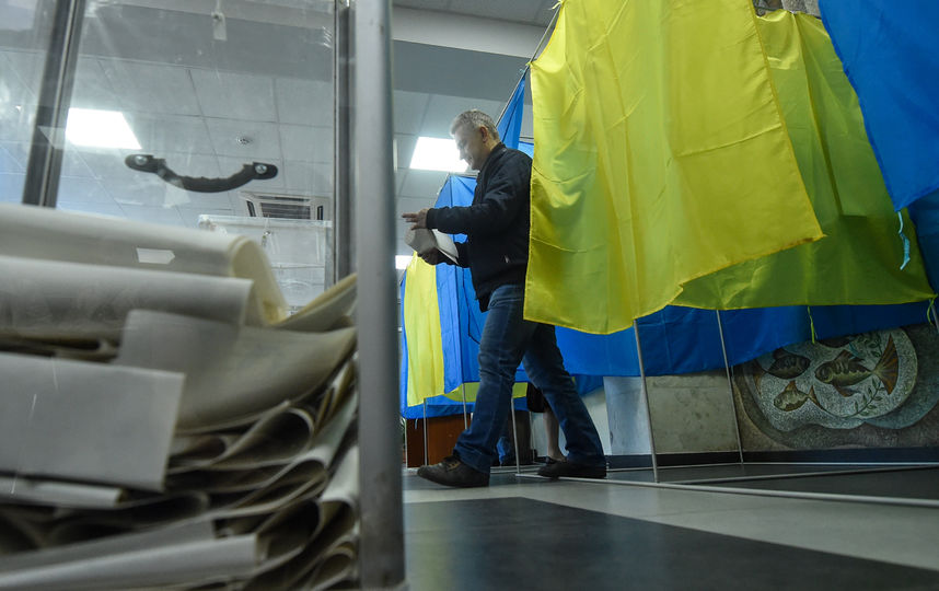 В Киевской области наблюдатель сорвал пломбу с урны для голосования