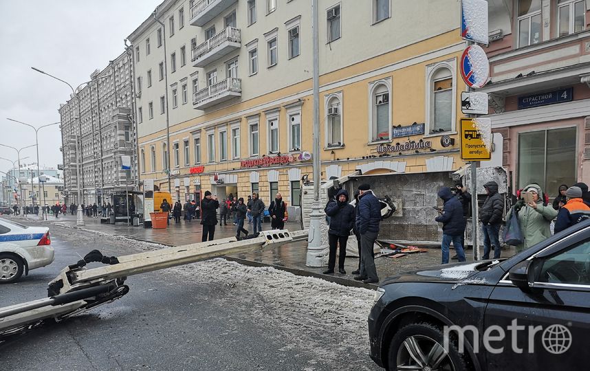 Движение в районе аварии на Страстном бульваре перекрыто полностью. Фото Екатерина Аксенова, "Metro"