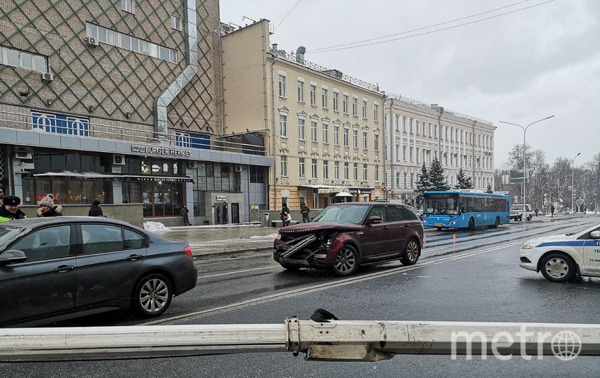 Движение в районе аварии на Страстном бульваре перекрыто полностью. Фото Екатерина Аксенова, "Metro"