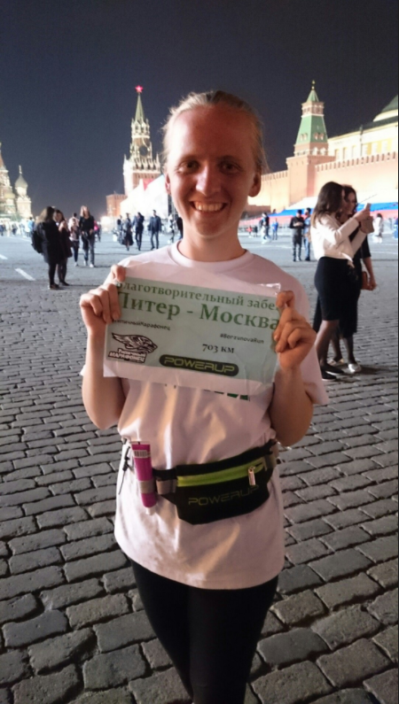 "Беги, Катя, беги!": 23-летняя девушка в одиночку пробежала 700 км из Петербурга в Москву