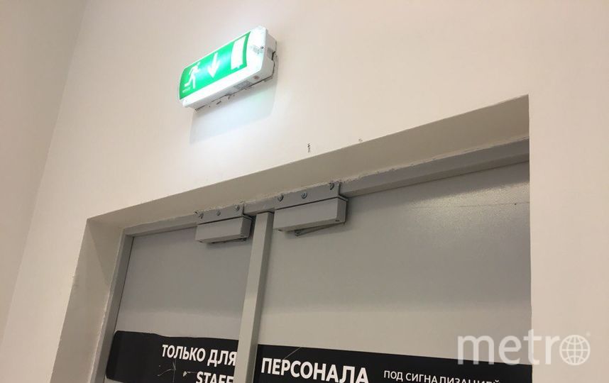 Беги по зелёным стрелочкам: как работает система пожарной безопасности в московском ТЦ