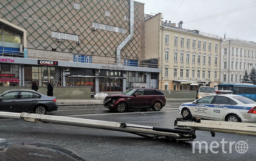 Движение в районе аварии на Страстном бульваре перекрыто полностью. Фото Екатерина Аксенова, "Metro"