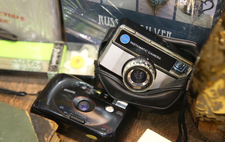 Больше всего покупателей интересуют украшения, игры из СССР и раритетные предметы интерьера. Фото Василий Кузьмичёнок