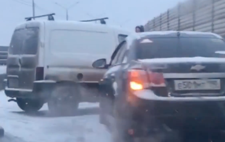 Более 30 машин попали в аварию в подмосковном Подольске. Видео
