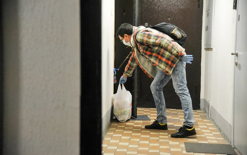 Более 25 тыс кг продуктов доставили москвичам социальные работники