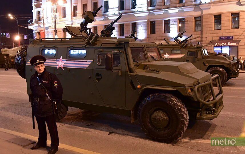 29 апреля в Москве прошла первая вечерняя репетиция парада. Фото Василий Кузьмичёнок