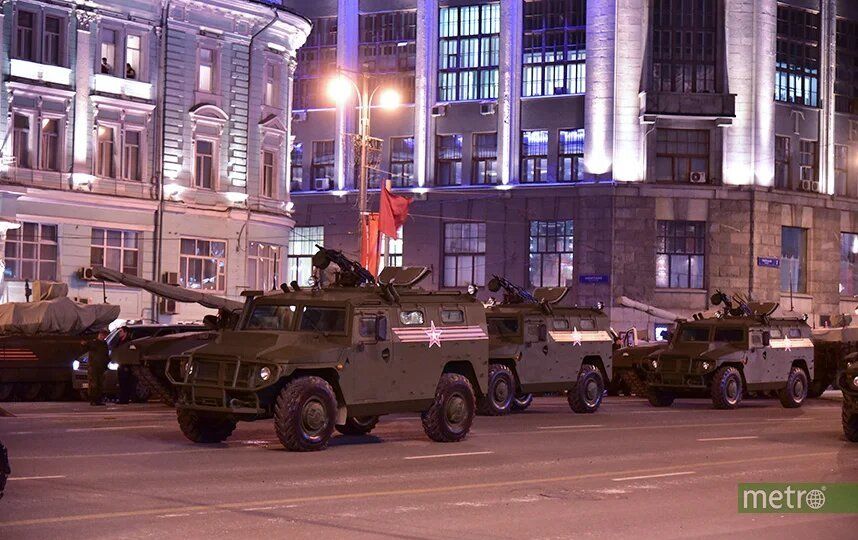 29 апреля в Москве прошла первая вечерняя репетиция парада. Фото Василий Кузьмичёнок
