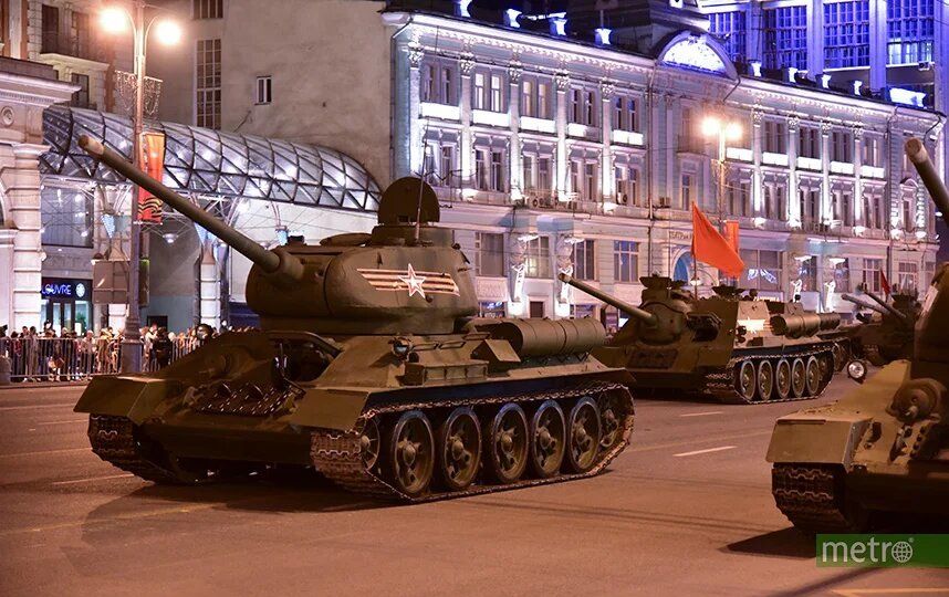 29 апреля в Москве прошла первая вечерняя репетиция парада. Фото Василий Кузьмичёнок