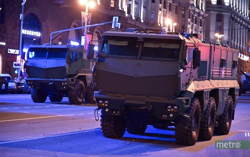 29 апреля в Москве прошла первая вечерняя репетиция парада. Фото Василий Кузьмичёнок