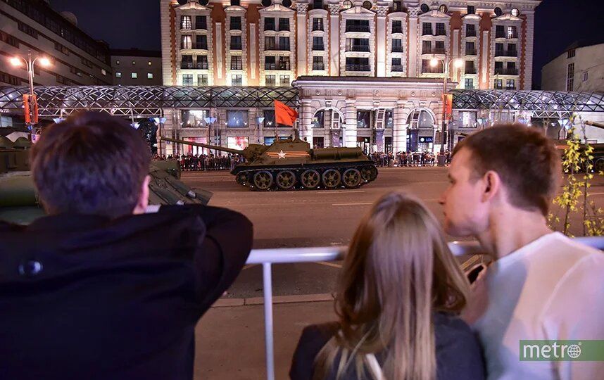 29 апреля в Москве прошла первая вечерняя репетиция парада. Фото Василий Кузьмичёнок