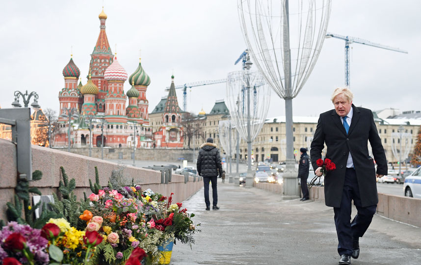 Борис Джонсон у Большого Москворецкого моста. Фото AFP