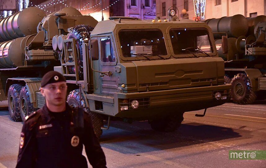 29 апреля в Москве прошла первая вечерняя репетиция парада. Фото Василий Кузьмичёнок