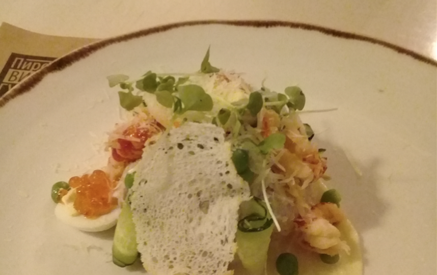 Оливье с телятиной и раковыми шейками. Фото Мария Позина, "Metro"