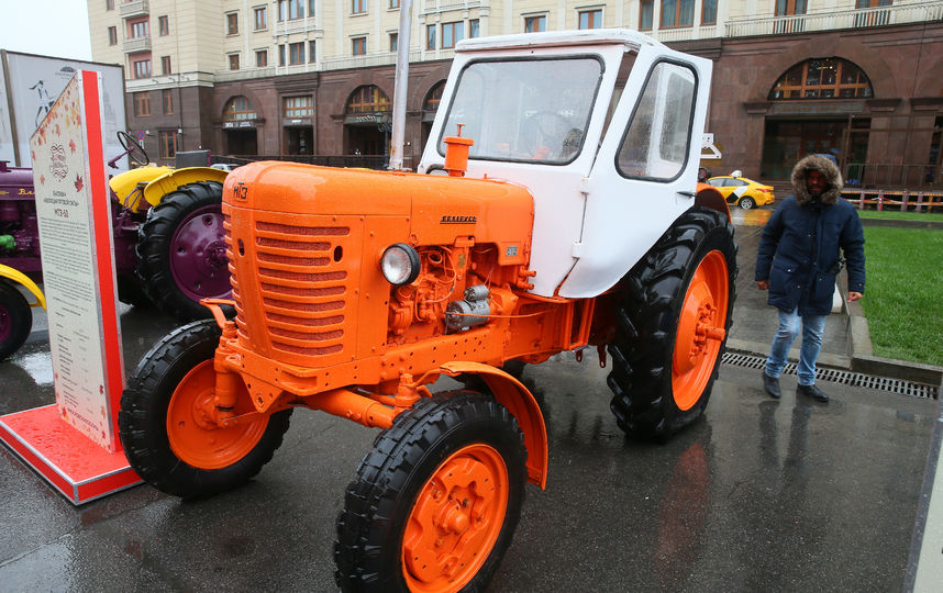 Центр Москвы заполнили тракторы и тыквы. Фото Василий Кузьмичёнок