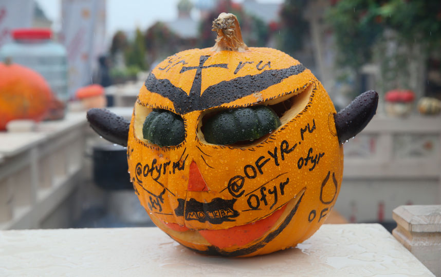 Центр Москвы заполнили тракторы и тыквы. Фото Василий Кузьмичёнок