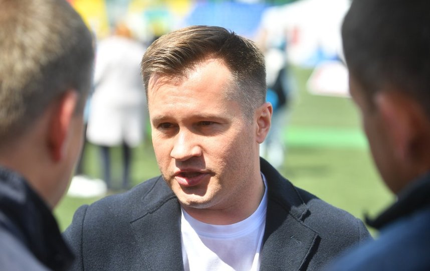 Чемпион Алексей Немов поддержал акцию "Пожалуйста, дышите!" на марафоне в Москве