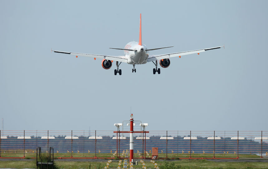 Самолёт авиакомпании "Икар" врезался в судно "Уральских авиалиний". Фото Getty