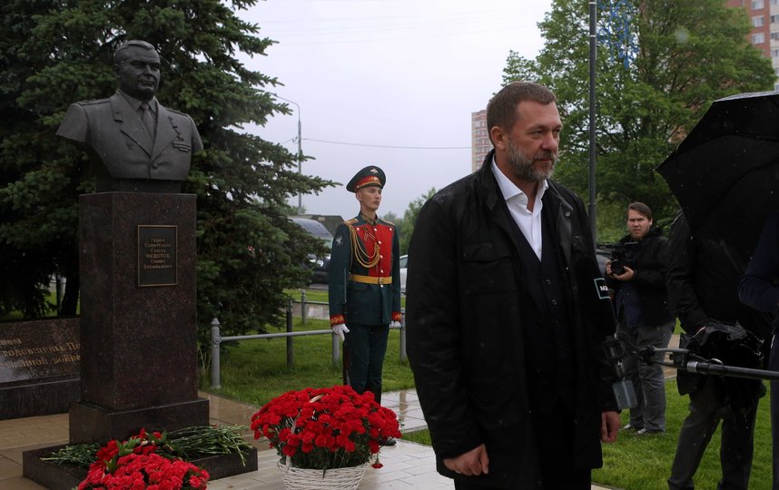 Дмитрий Саблин открыл в Новой Москве памятник Герою Семёну Федотову