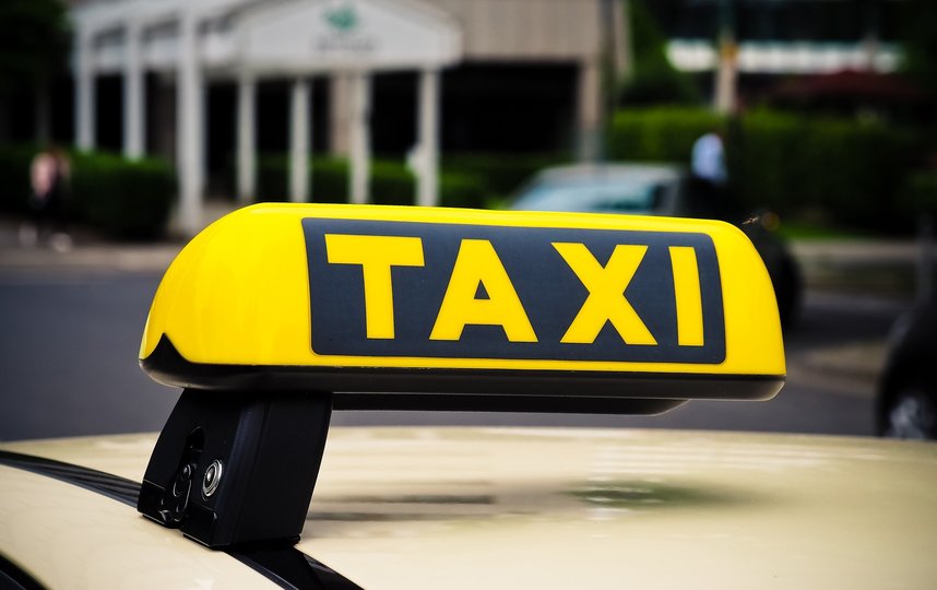 Держатели карт "Мир" смогут выгоднее ездить на такси в столице