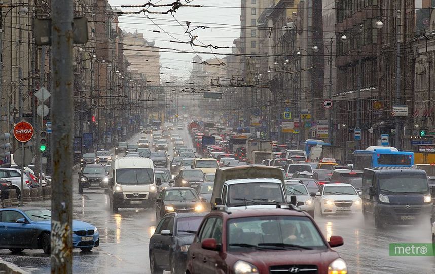 ЦОДД призывает отказаться от поездок на личных автомобилях в Москве из-за гололедицы