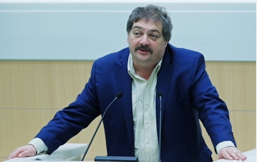 Дмитрий Быков пришёл в сознание и пообещал вернуться к работе