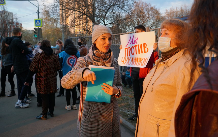 Лидер \"Совета матерей\" Буцкая с жителям Перово собирает подписи против ...