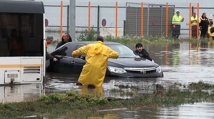 Последствия подтопления возле аэропорта Шереметьево. Фото агентство "Москва".