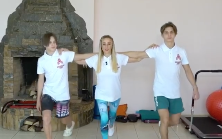 “Чемпионская зарядка” от семьи Яшанькиных каждый день – в Instagram-аккаунте Москомспорта. Фото скриншот видео Instagram @moskomsport