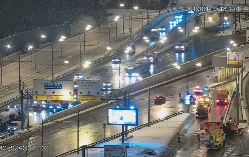 Движение по Волоколамскому шоссе в Москве восстановили в обе стороны после ЧП