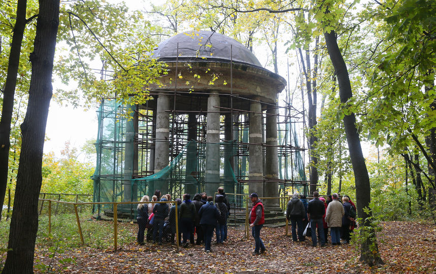 Около этой ротонды в Братцеве Дмитрий сделал предложение своей будущей жене Ольге. Фото Василий Кузьмичёнок