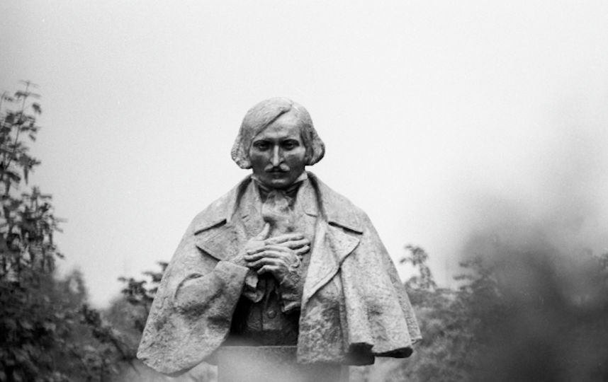 Памятник Николаю Васильевичу Гоголю. Фото РИА Новости