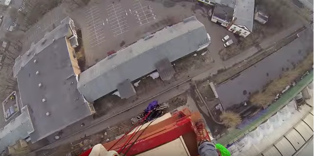 Прыжок. Фото Скриншот Youtube