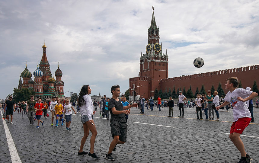 Фанаты в центре Москвы. Фото Getty