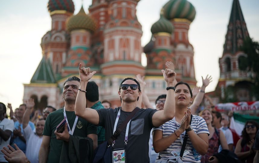 Фанаты в центре Москвы. Фото Getty