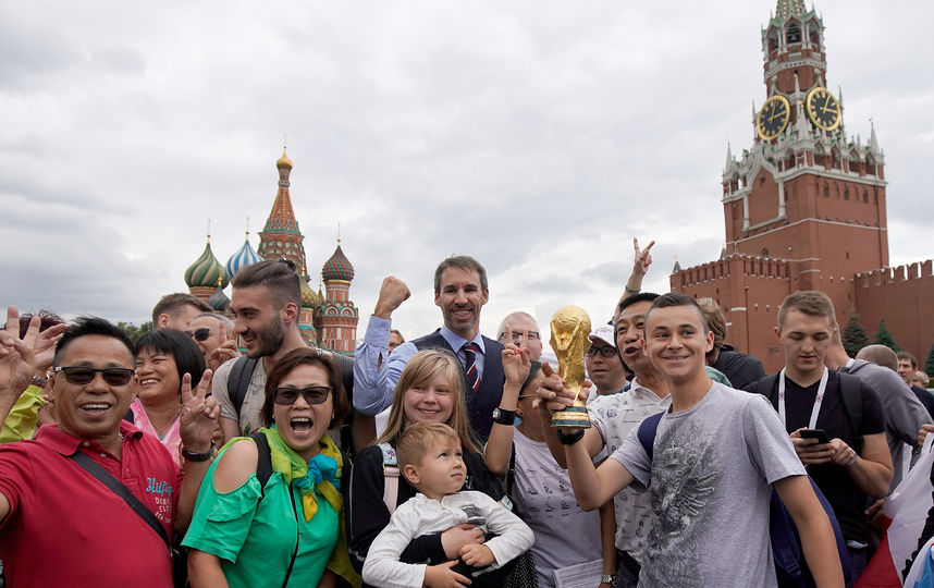 Фанаты в центре Москвы. Фото Getty