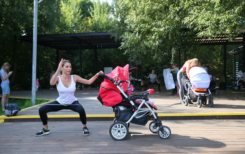 В следующем году Валентина планирует обучить новых инструкторов и открыть в Москве ещё 10 точек фитнеса с колясками. Фото Василий Кузьмичёнок