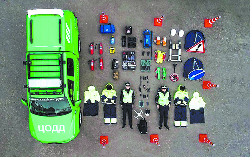 Сотрудники ЦОДД Москвы показали содержимое автомобиля патрульной машины. Фото скриншот instagram @codd_moscow