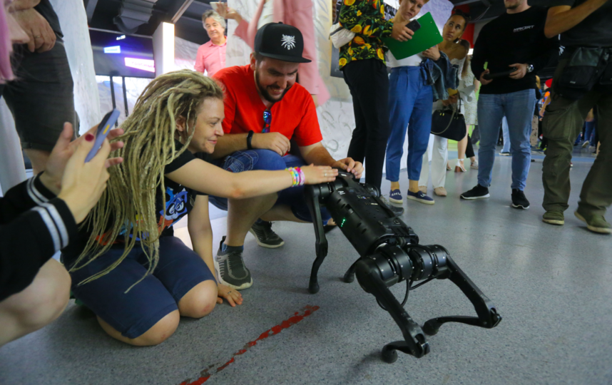 Робот-собака. Фото Василий Кузьмичёнок