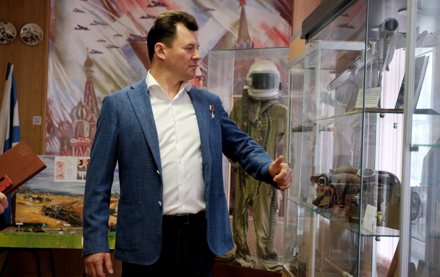 Роман Романенко назвал преимущества нового скафандра "Сокол-М"