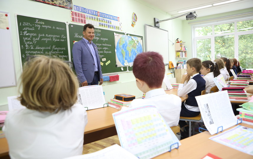 Роман Романенко провёл урок мира для школьников юго-запада Москвы