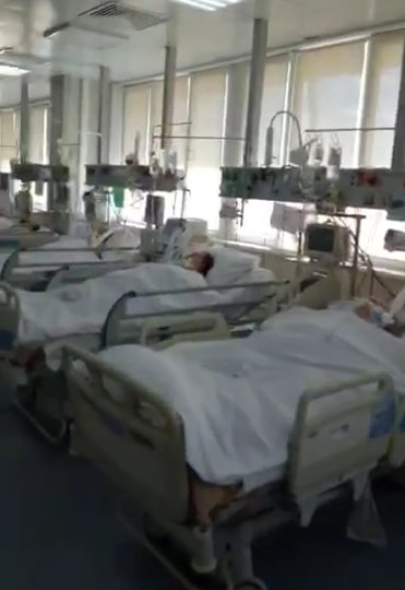 Главврач Филатовской больницы показал реанимацию, заполненную молодыми людьми с COVID-19